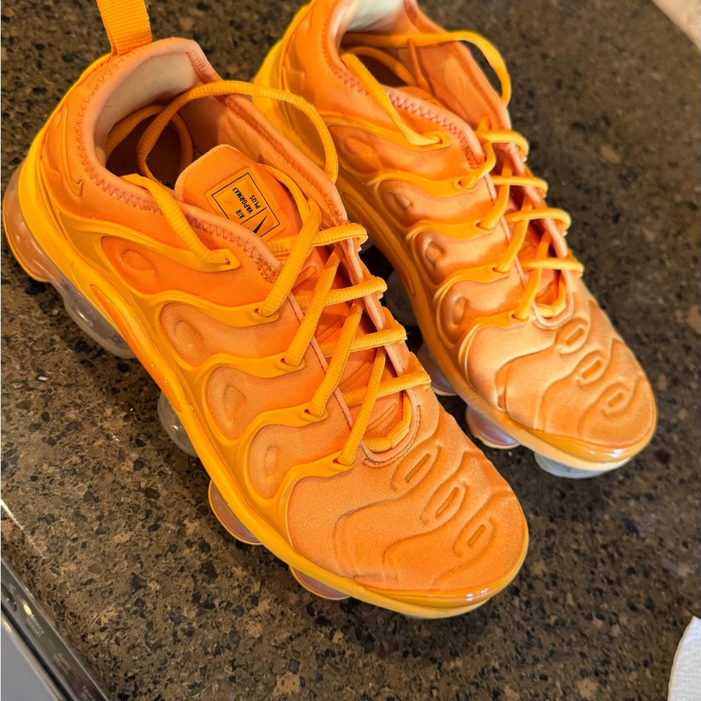 Nike Air VaporMax Plus
Orange (Women's) size 8